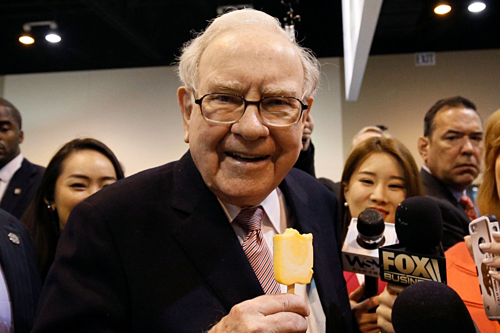 ban tay vang cua warren buffett lieu da het phep