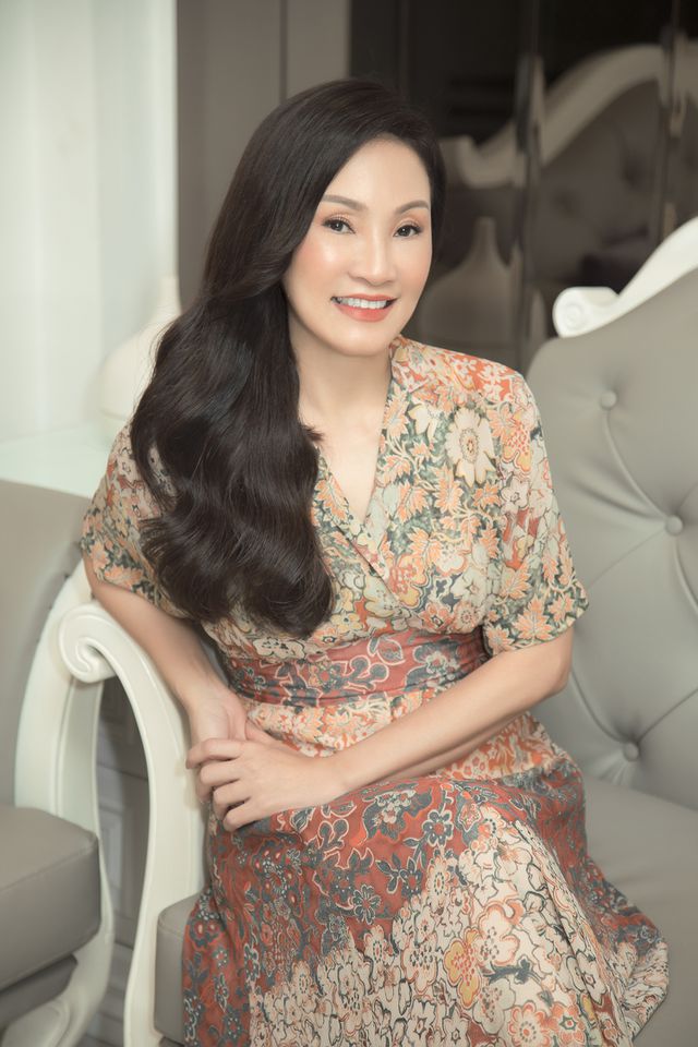 sao viet ngay 85 nu hoang sac dep lay chong dai gia di xe 70 ty ngay cang goi cam