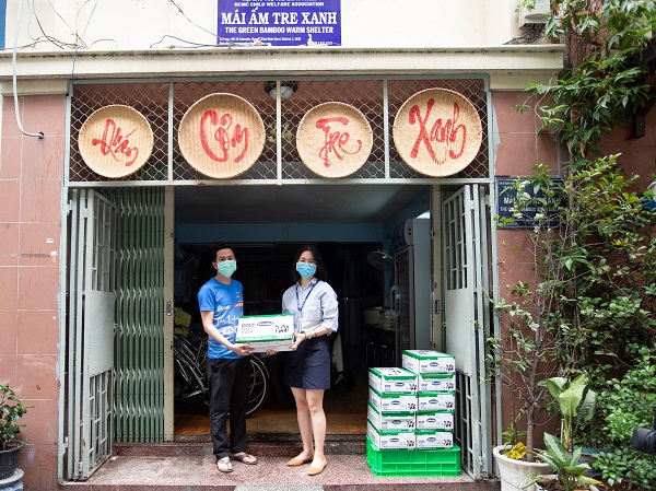 Giữa dịch Covid-19, Vinamilk và Quỹ sữa Vươn cao Việt Nam trao tặng 1,7 triệu ly sữa hỗ trợ trẻ em
