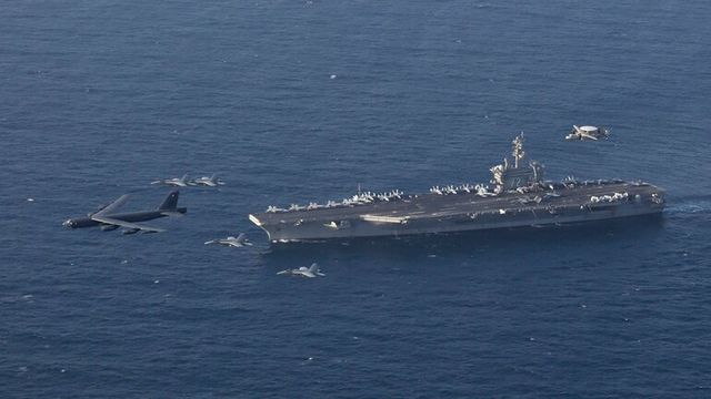 b 52 tau san bay my tap tran mo phong tan cong sat iran