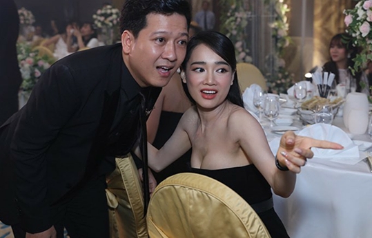 Sao Việt ngày 3/6: Nhã Phương o ép vòng 1 đến "nghẹt thở"; Huyền My bị chê khi mặc xuyên thấu lộ nội y