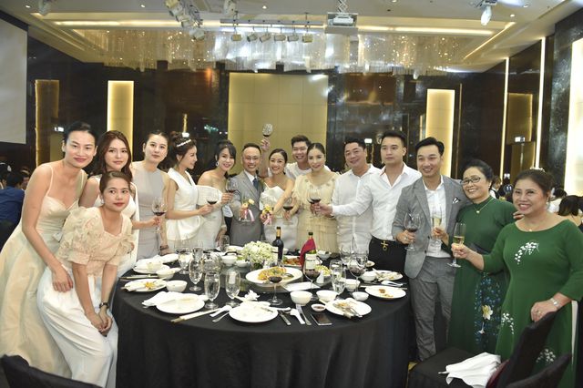 sao viet ngay 146 minh chuyen bi tong tien to ngu voi dai gia lon tuoi da co vo