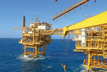 Lần đầu thăm cột mốc ngoài khơi