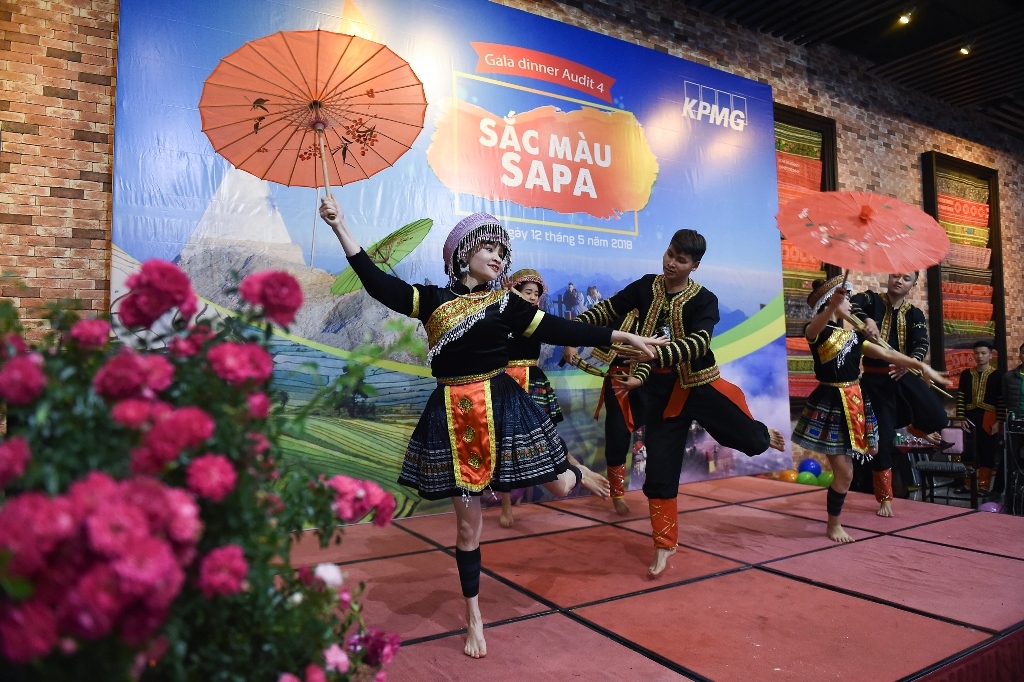 bat luc vi nang nong cu dan mien bac do ve sa pa