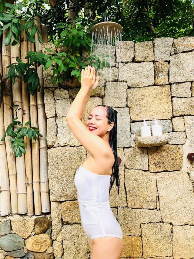 sao viet ngay 27 nghe si chieu xuan dien ao tam khoe than hinh thon gon o tuoi 52