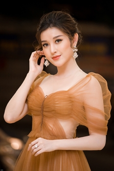 Sao Việt ngày 9/7: Huyền My đeo trang sức hơn một tỷ đồng đi sự kiện