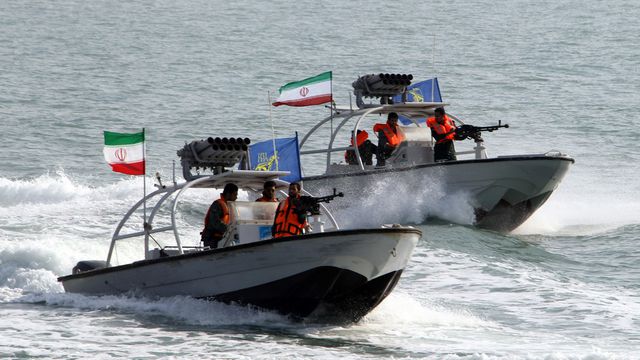 iran tung video vay bat tau cho dau tai diem nong vinh ba tu