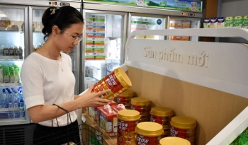 Ra mắt sản phẩm sữa bột trẻ em được bổ sung tổ yến