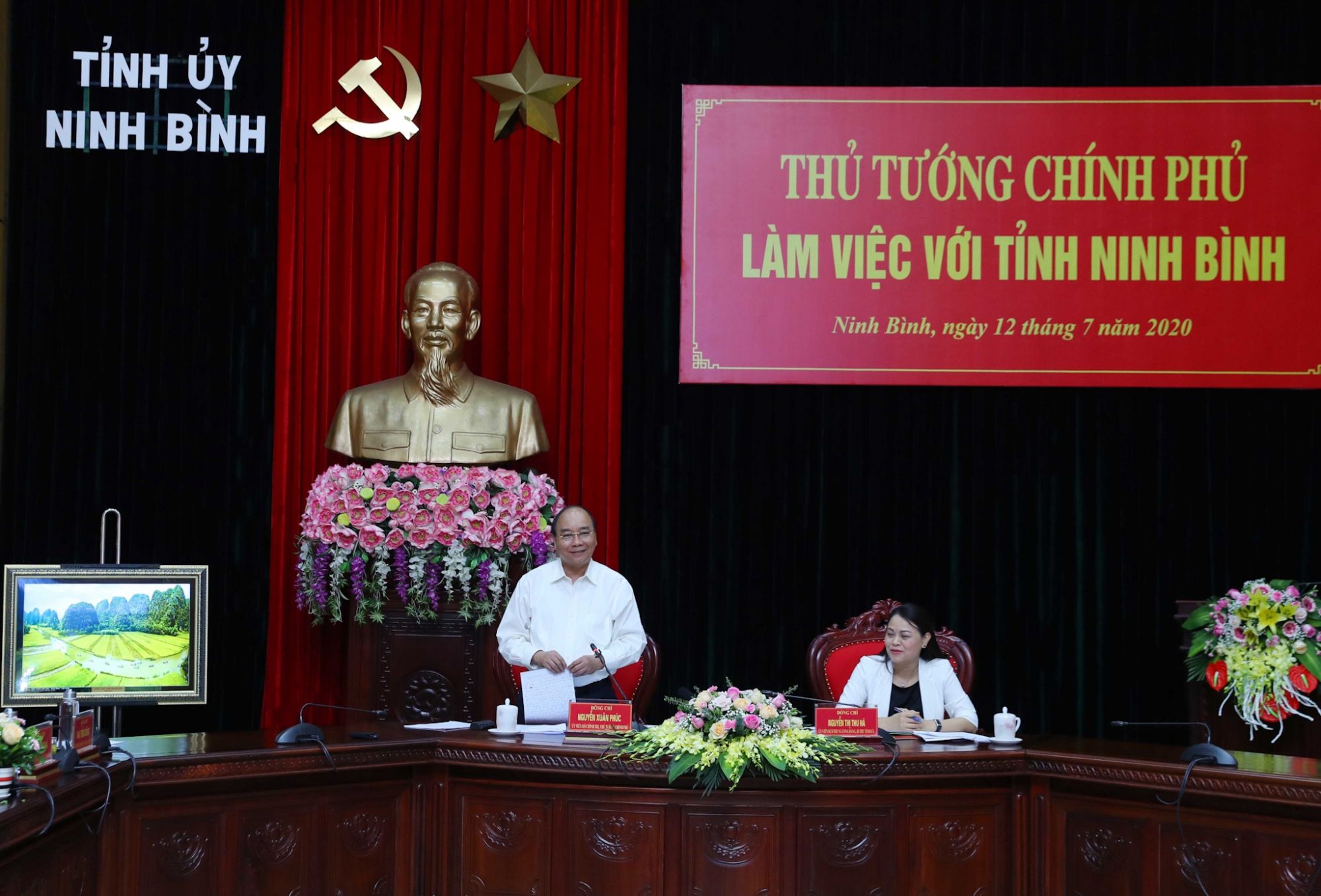 thu tuong nguyen xuan phuc lam viec voi can bo chu chot tinh ninh binh