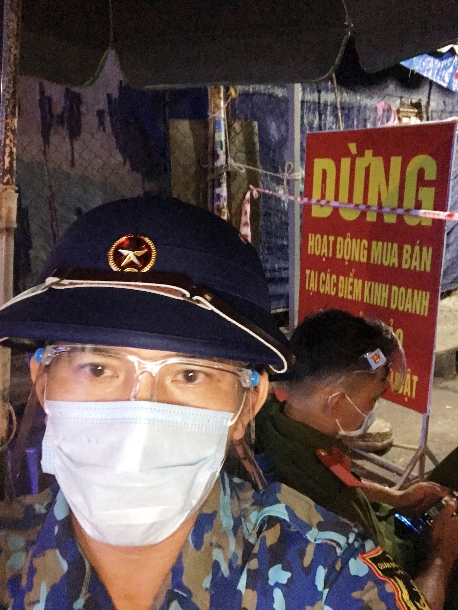 Khi lính biển căng mình chống dịch