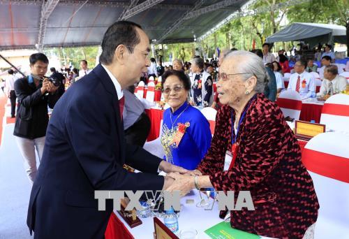 ky niem trong the 130 nam ngay sinh chu tich nuoc ton duc thang