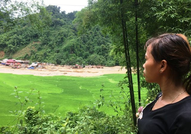 Òa khóc trước cảnh tan hoang sau cơn “đại hồng thủy” ở nơi đại ngàn oa khoc truoc canh tan hoang sau con dai hong thuy o noi dai ngan