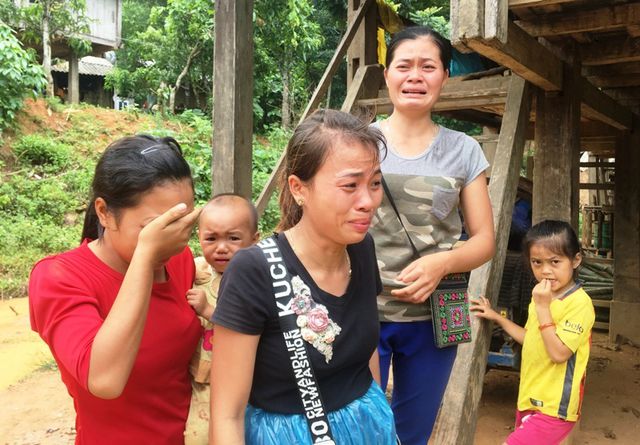 Òa khóc trước cảnh tan hoang sau cơn “đại hồng thủy” ở nơi đại ngàn oa khoc truoc canh tan hoang sau con dai hong thuy o noi dai ngan