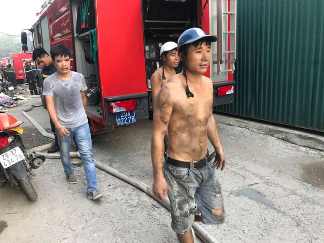 ha noi chay du doi o to va nhieu xe may bi thieu rui