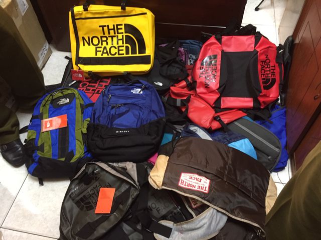 tam giu hang loat san pham nghi gia thuong hieu lacoste uniqlo the north face