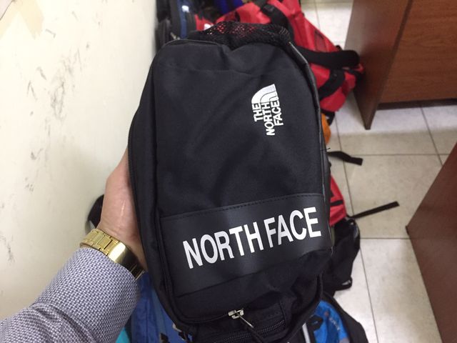 tam giu hang loat san pham nghi gia thuong hieu lacoste uniqlo the north face