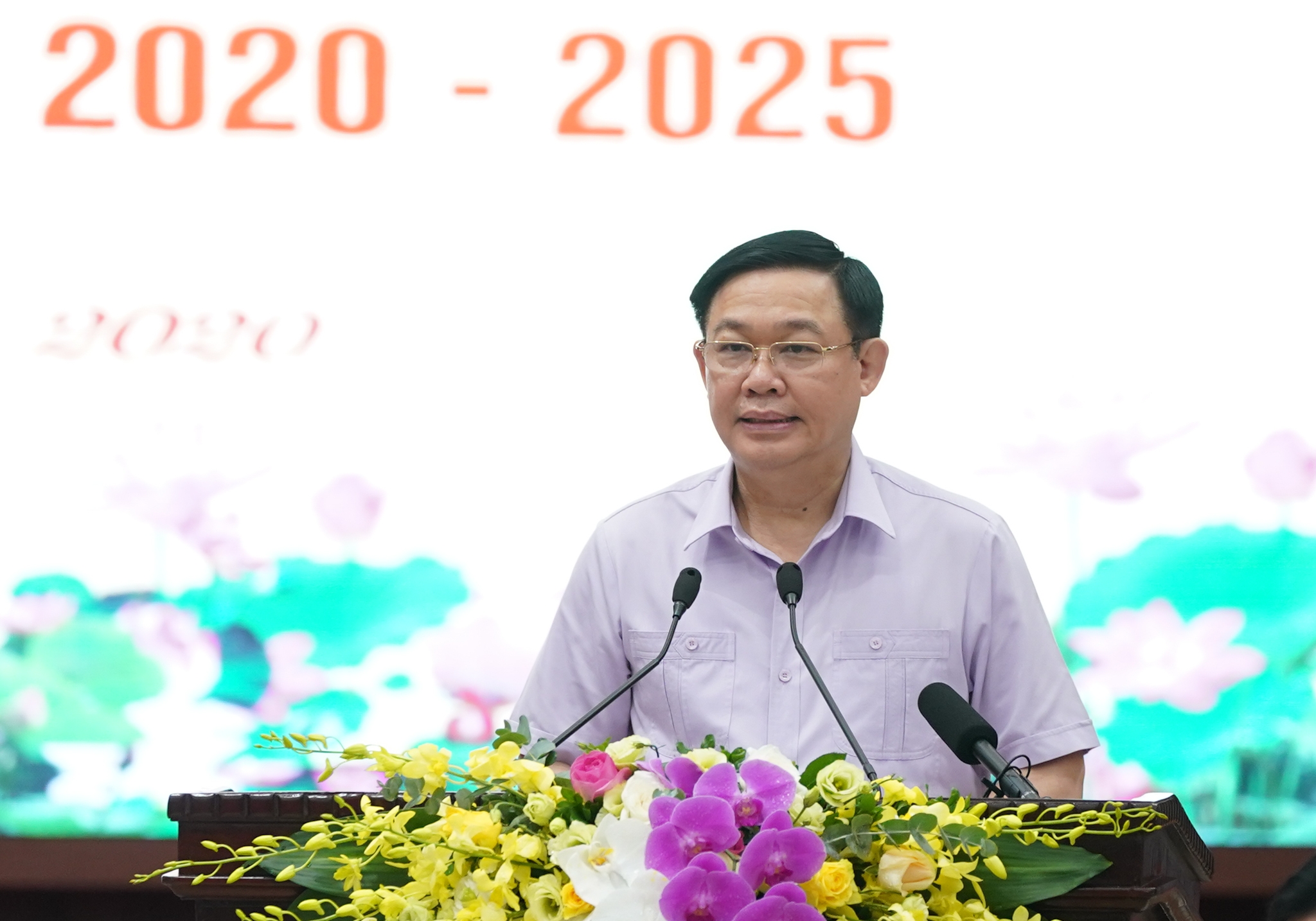 ban can su dang chinh phu gop y vao du thao bao cao chinh tri cua dang bo ha noi