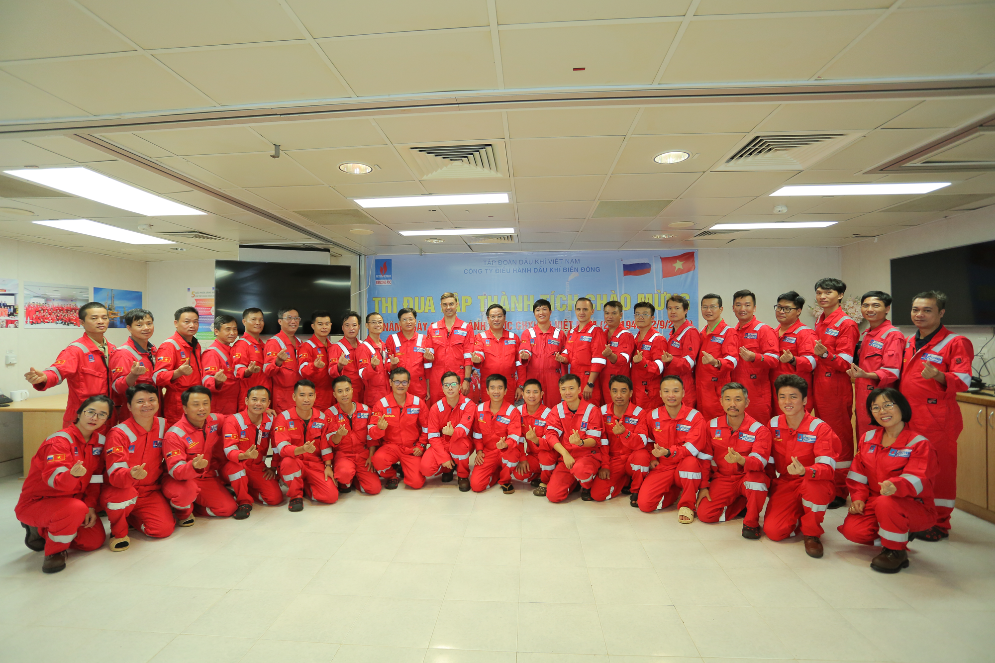 e magazine biendong poc tu hao truyen thong tu trong nghe nghiep tu tin vung buoc
