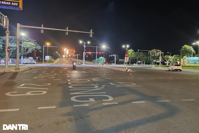 Đêm đầu Đà Nẵng làm mạnh hơn Chỉ thị 16: Người ra đường phải trình lý do - 5 Đêm đầu Đà Nẵng làm mạnh hơn Chỉ thị 16: Người ra đường phải trình lý do - 5