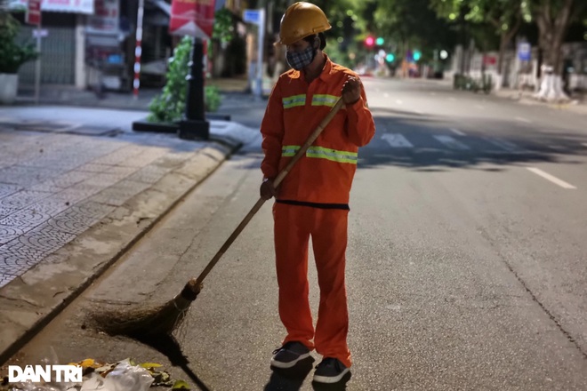 Đêm đầu Đà Nẵng làm mạnh hơn Chỉ thị 16: Người ra đường phải trình lý do - 9 Đêm đầu Đà Nẵng làm mạnh hơn Chỉ thị 16: Người ra đường phải trình lý do - 9