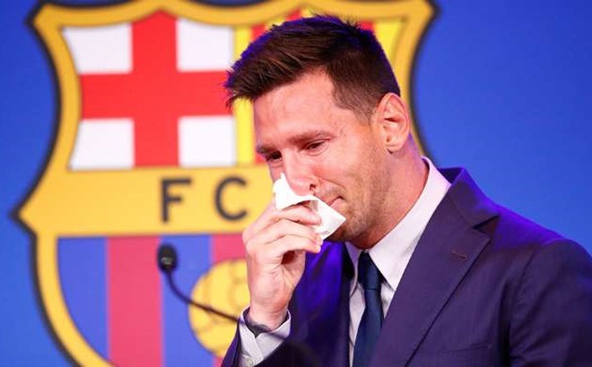 Cổ động viên Barcelona gào thét, chạy theo xe của Messi - 2