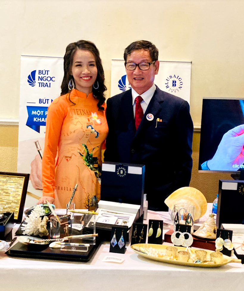 Xuân Quyên khởi nguồn từ cha cô là “ông vua cúc áo” Tôn Thạnh Nghĩa - Tổng Giám đốc công ty TNHH Nút áo Tôn Văn