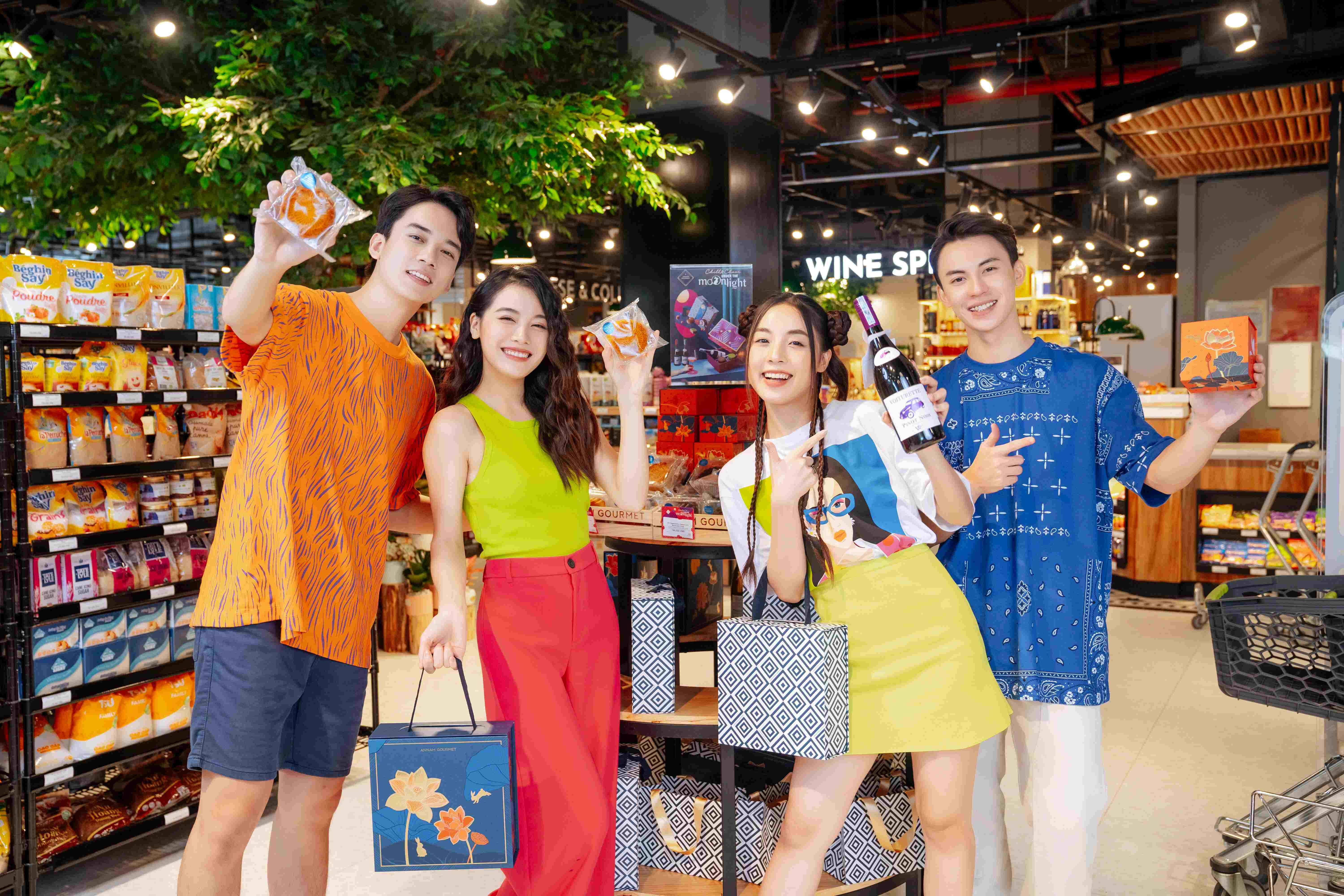 Gian hàng Annam Gourmet với khu trưng bày bánh nướng, bánh dẻo là sự lựa chọn hấp dẫn cho các gia đình tìm kiếm hộp quà tặng Trung thu