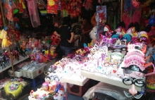 Đồ chơi Trung thu truyền thống: “Nhập thì nhiều, bán chả được bao nhiêu”
