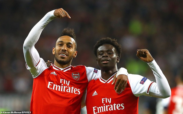 arsenal thang dam frankfurt mu chat vat vuot qua ti hon