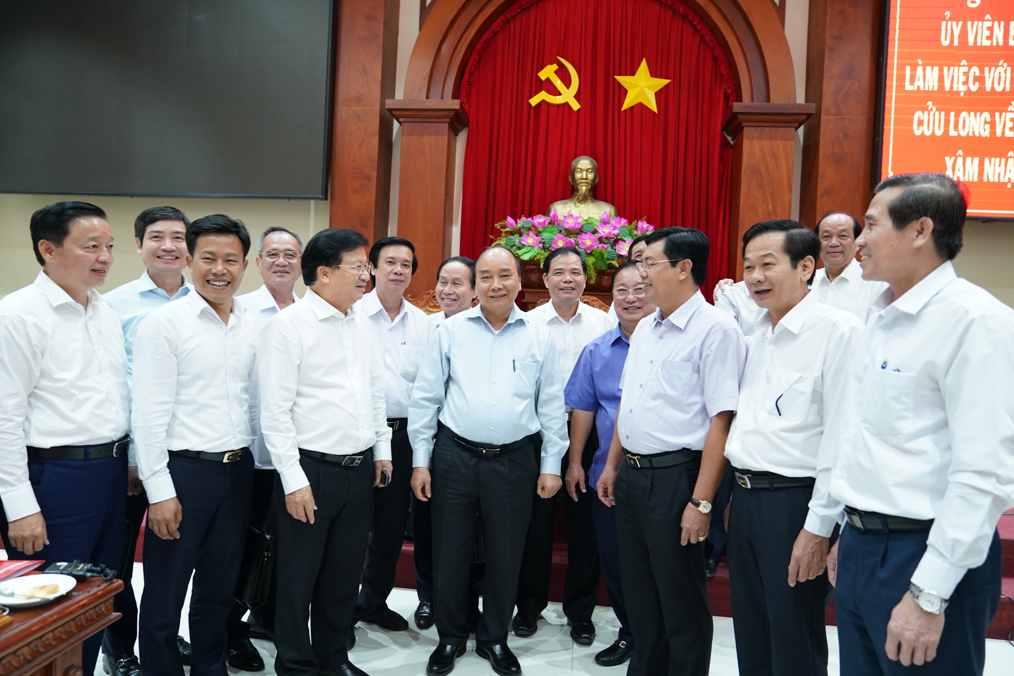 3747-thu-tuong-va-cac-dai-bieu-tham-du-hoi-nghi