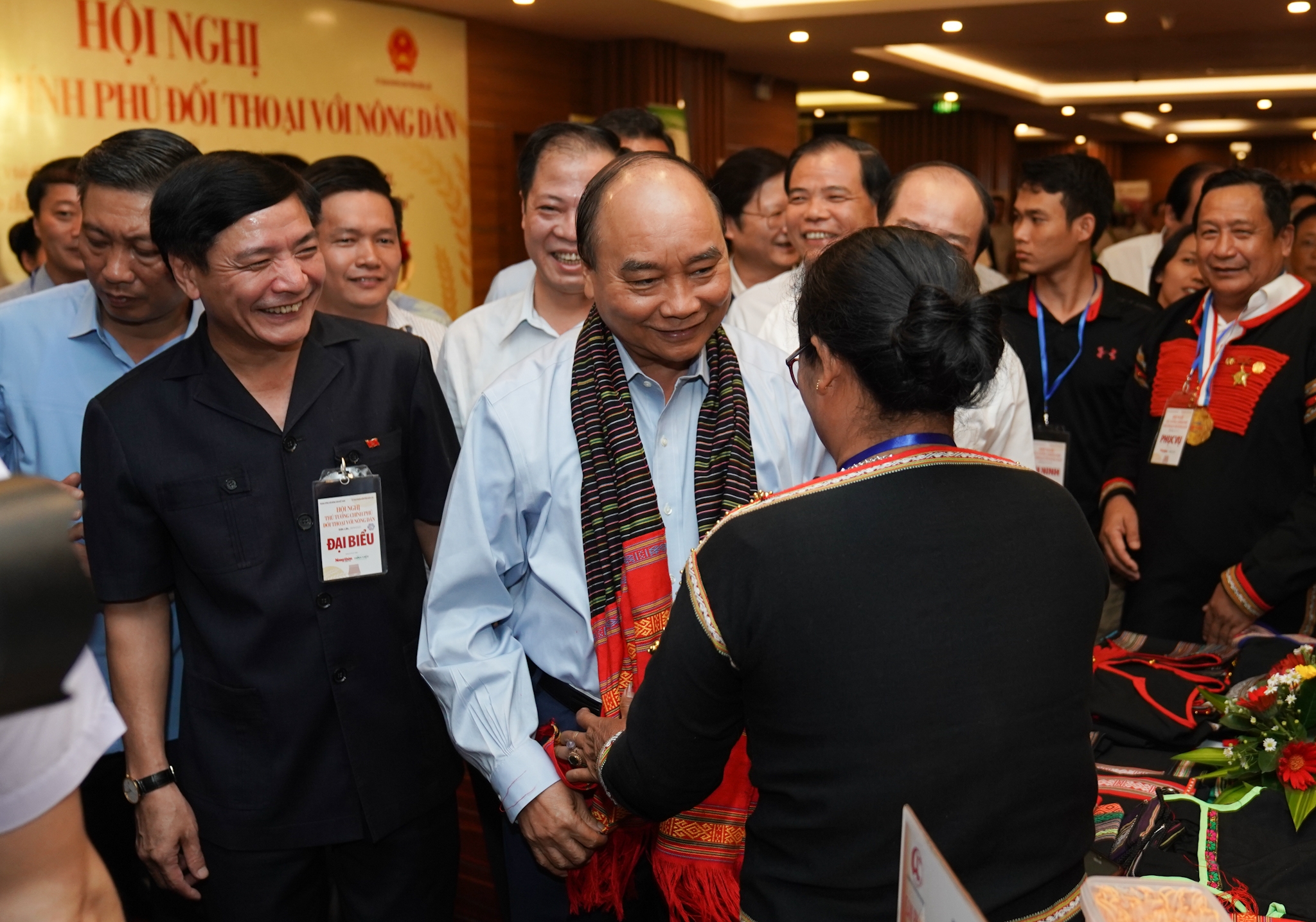 5016-ttg-chu-tri-doi-thoai-voi-nong-dan-2