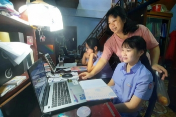 Cả buôn làng chỉ có 2 tivi, chưa có mạng internet, học trực tuyến làm sao?