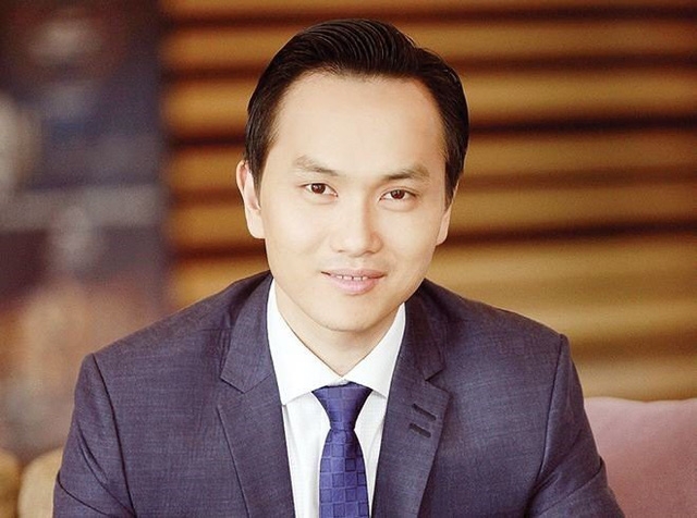 bau duc bi kien dai gia mua tranh cho mr dam la ai