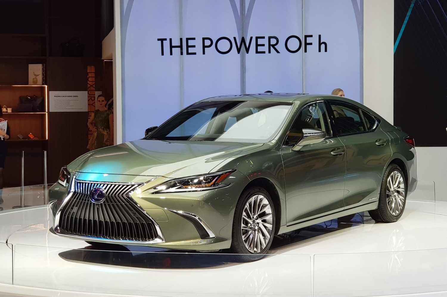 es300h 2019 tai viet nam khi lexus khong con gia