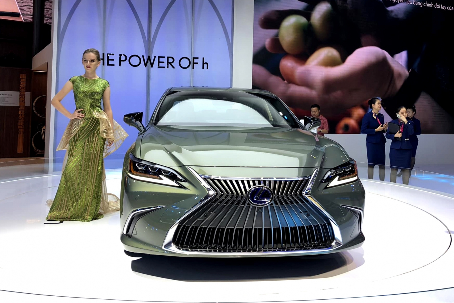 es300h 2019 tai viet nam khi lexus khong con gia