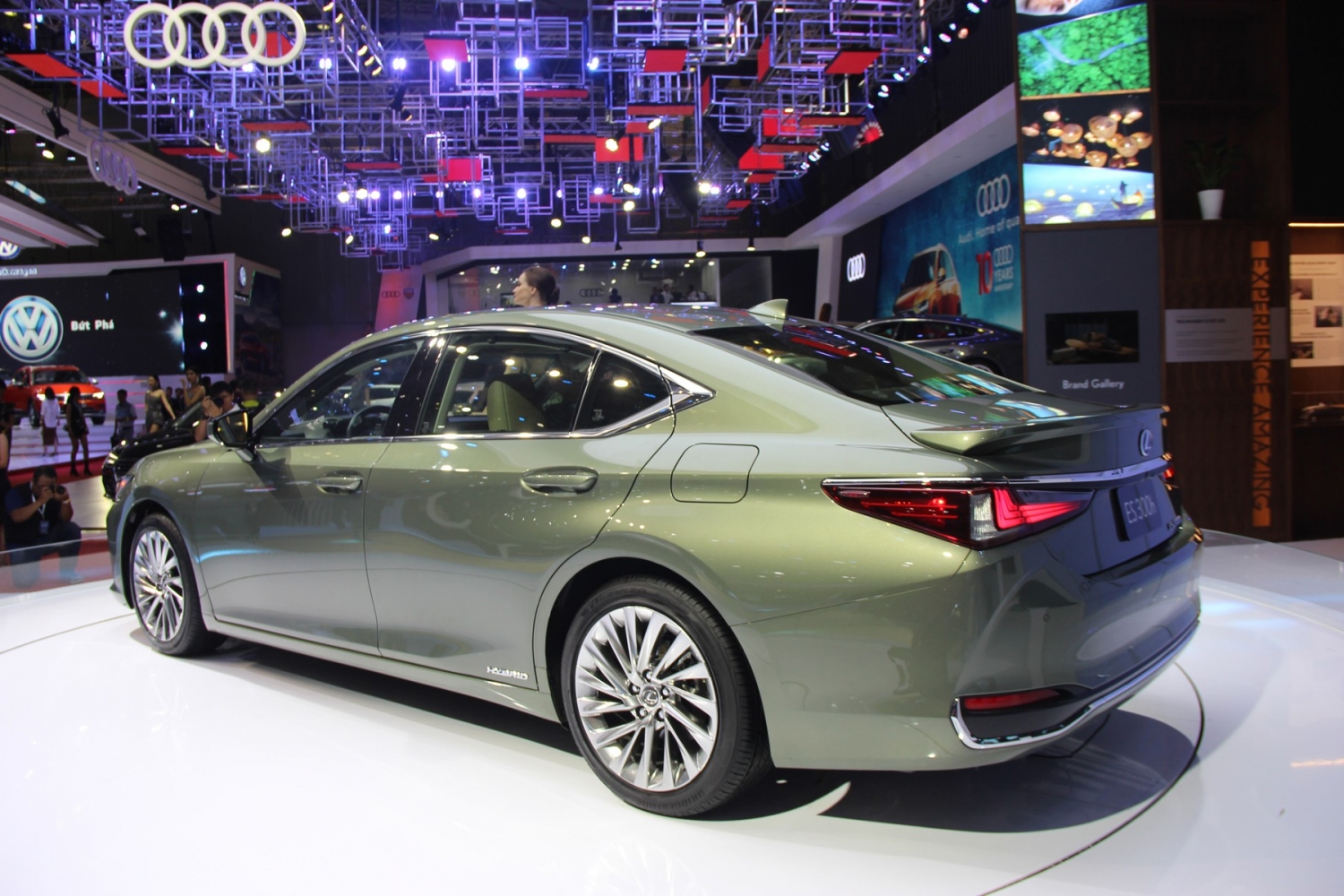 es300h 2019 tai viet nam khi lexus khong con gia