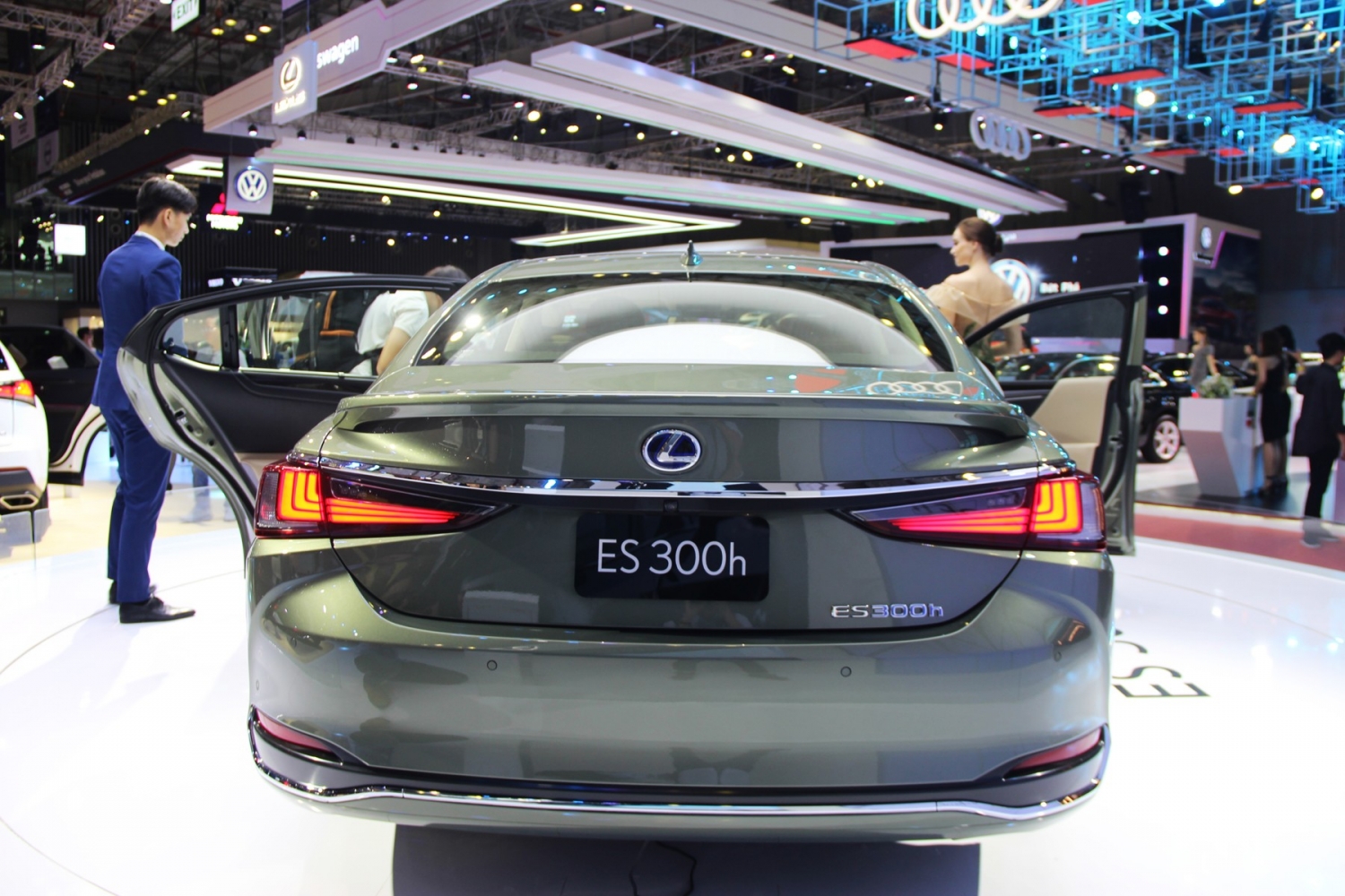 es300h 2019 tai viet nam khi lexus khong con gia