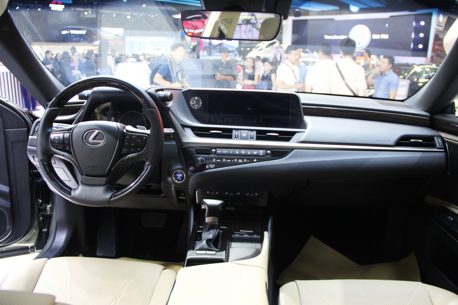 es300h 2019 tai viet nam khi lexus khong con gia