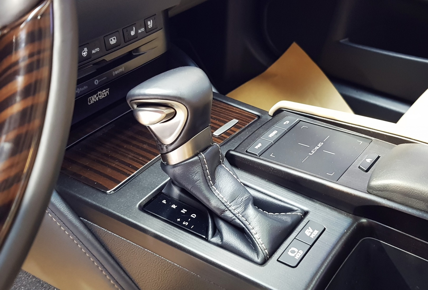 es300h 2019 tai viet nam khi lexus khong con gia