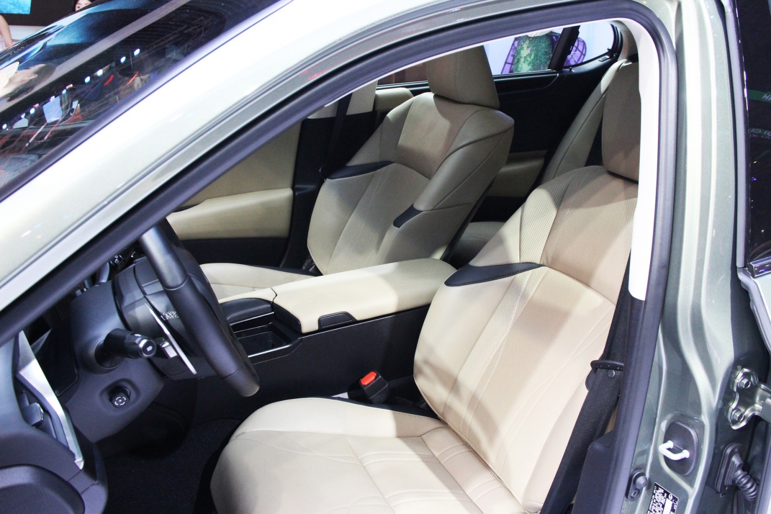 es300h 2019 tai viet nam khi lexus khong con gia