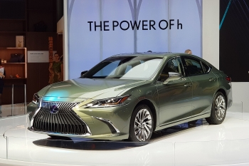 ES300h 2019 tại Việt Nam - khi Lexus không còn 'già'
