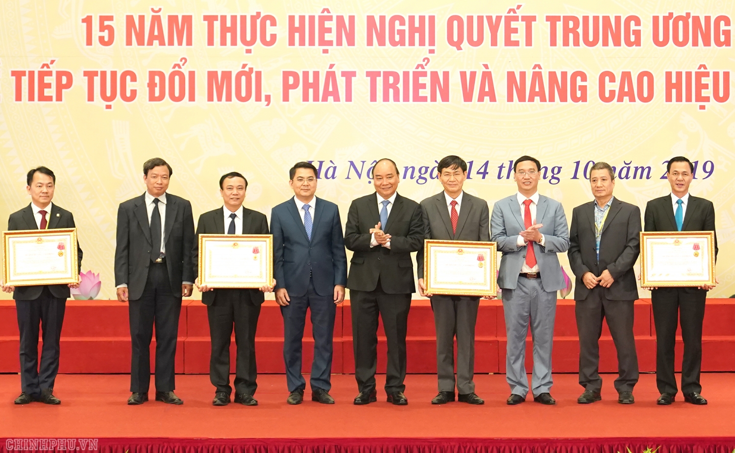 thu tuong chu tri hoi nghi tong ket nghi quyet trung uong 5 ve kinh te tap the