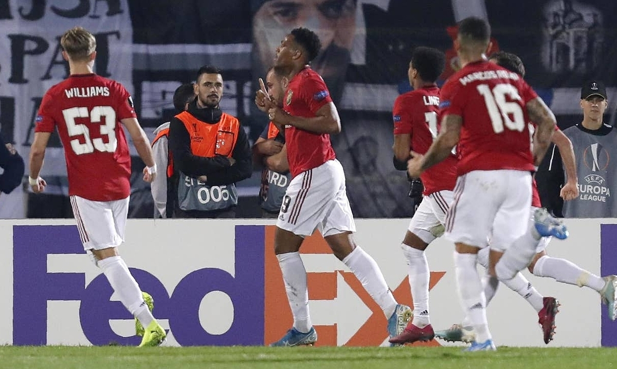 Man Utd lần đầu thắng sân khách mùa này