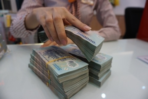 ngan hang van lai lon nho noi com tin dung