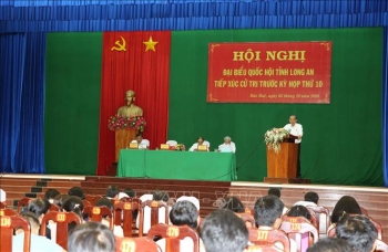 Phó Thủ tướng Thường trực Trương Hòa Bình tiếp xúc cử tri Long An