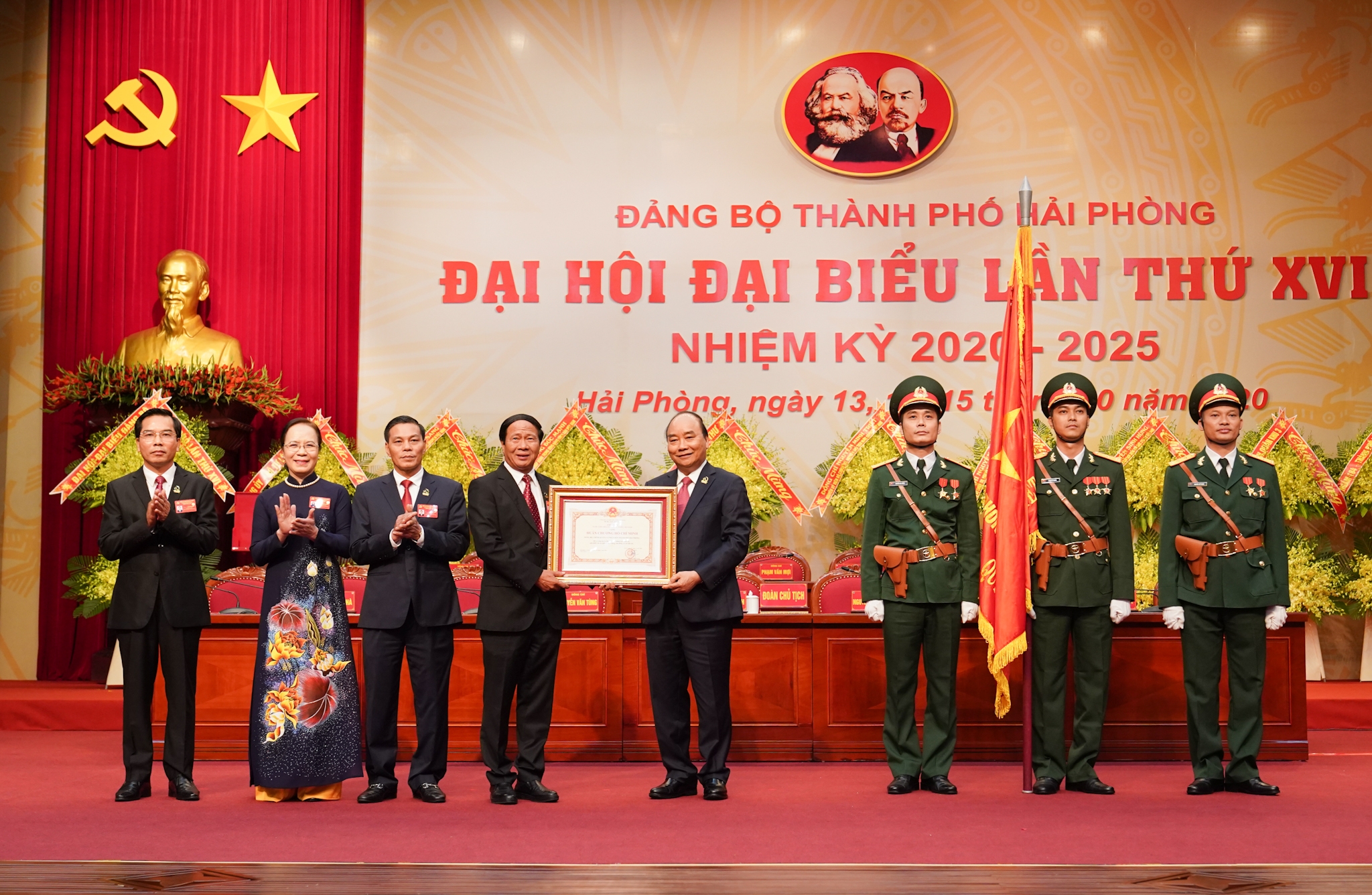 4646-thu-tuong-trao-huan-chuong-hcm