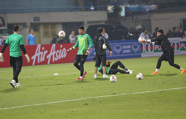 van lam quyet keo dai ky luc giu sach luoi tai aff cup 2018