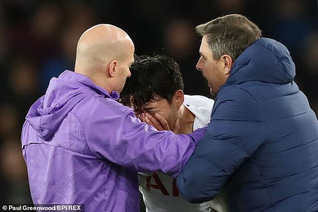 son heung min bat khoc sau khi lam gay co chan cau thu everton