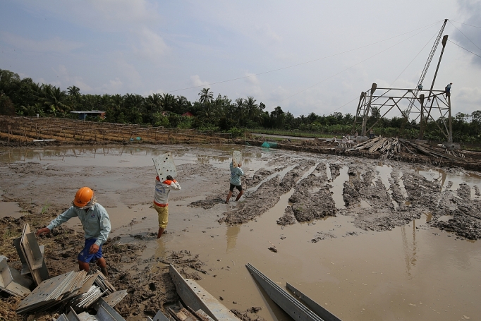 duong day 500 kv song hau duc hoa tren duong ve dich