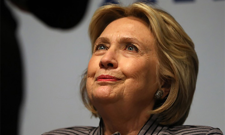 may bay cho ba clinton gap su co